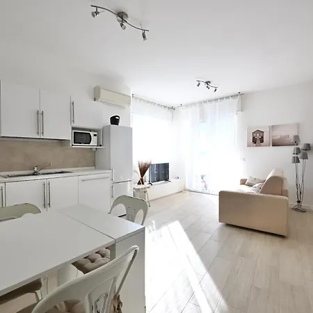Vistamare Apartment